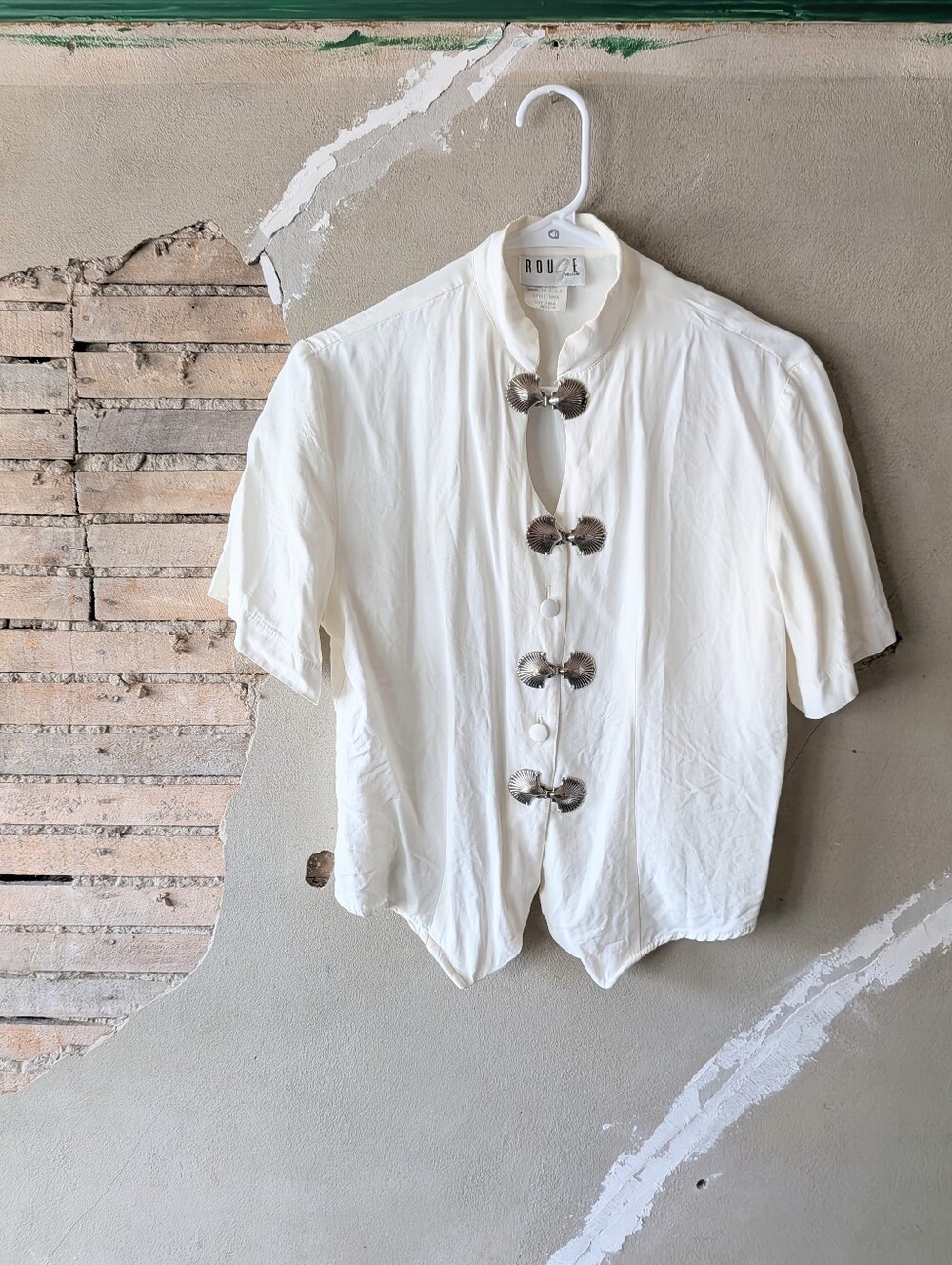 Unique, Vintage Short-Sleeve Top with Shell Clasps